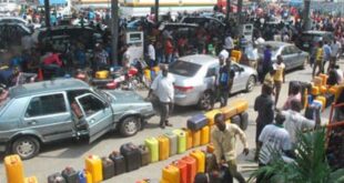 Man slumps and d!es in front of a fuel station in Ogun