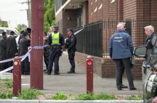 Masked arsonists set Australian synagogue ablaze