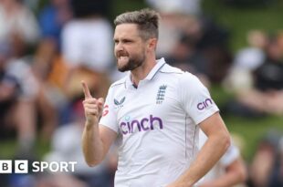 Chris Woakes celebrates a wicket