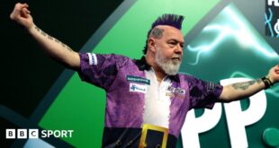 Peter Wright celebrates victory