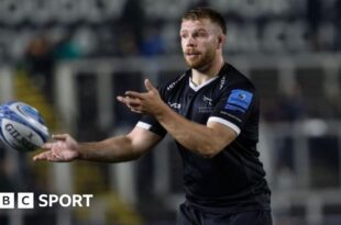 Callum Chick passing the ball for Newcastle Falcons