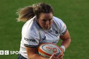 Sydney Gregson running with the ball