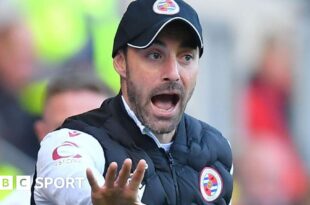 Ruben Selles gesticulates during his time as Reading manager