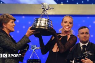 Keely Hodgkinson receives her award from Clare Balding