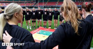 Wales women huddle at a captain's run