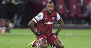 West Ham plans to extend Michail Antonio