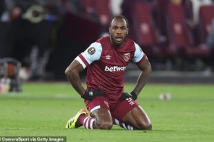 West Ham plans to extend Michail Antonio