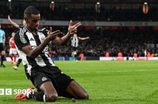 Isak celebrating scoring against Ipswich