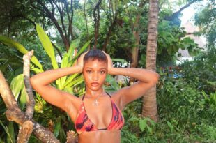 AyraStarr shares smoking hot bikini photos