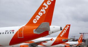 EasyJet's losses ease as airline sees gain in year-end passengers