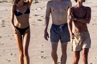 Model Kaia Gerber, daughter of Supermodle Cindy Crawford, shows off her incredibly slim figure in bikini (photos)