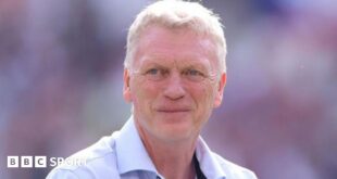 David Moyes smiles during a West Ham game against Luton