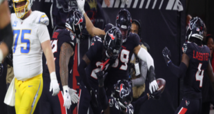 Houston Texans' Eric Murray celebrates after returning an interception for a touchdown against the Los Angeles Chargers