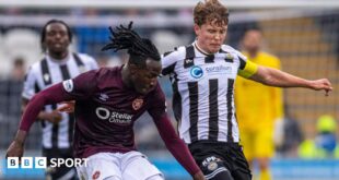 Hearts' Malachi Boateng and St Mirren's Mark O'Hara