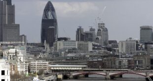 UK economy returns to growth for first time in three months